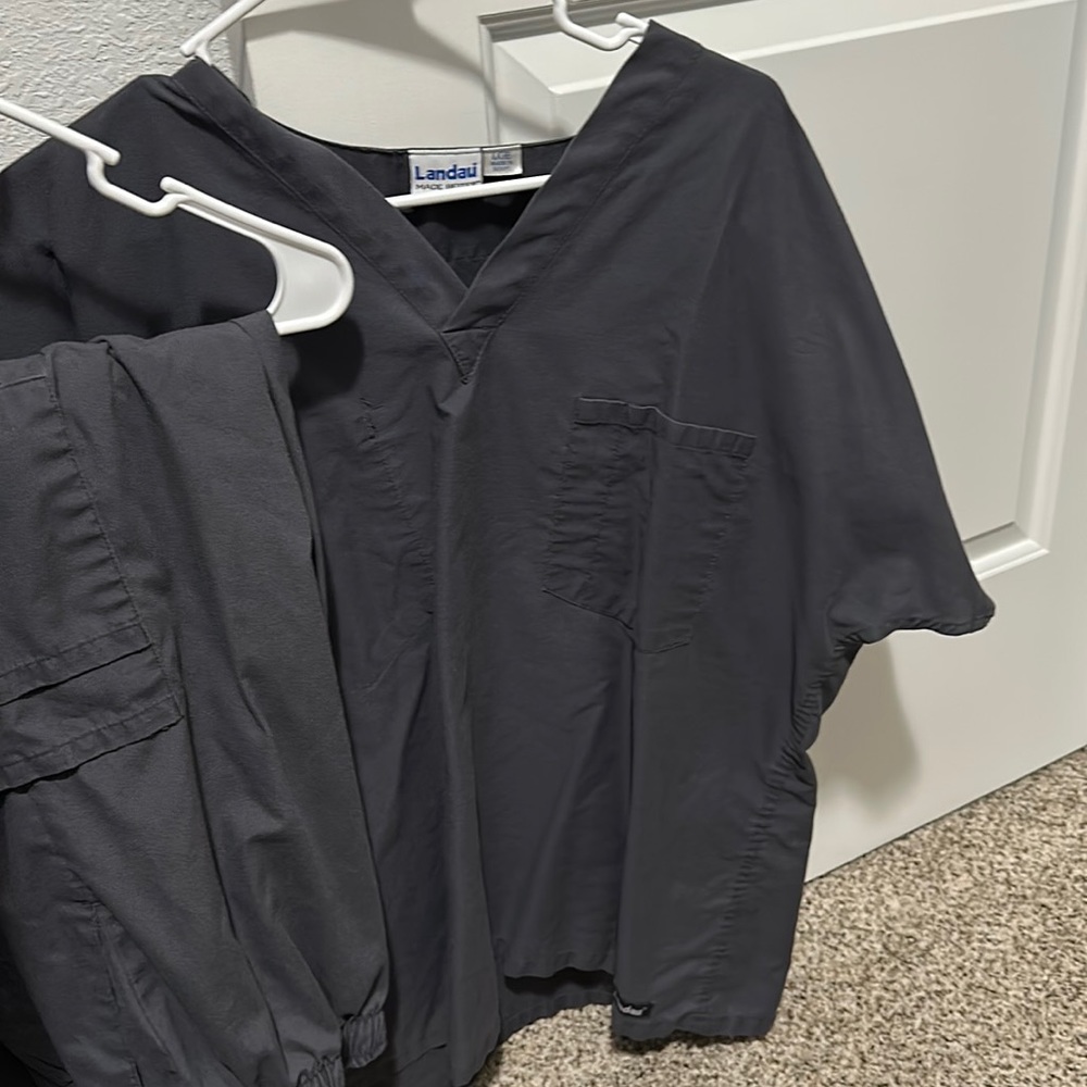 Landau Scrub Set